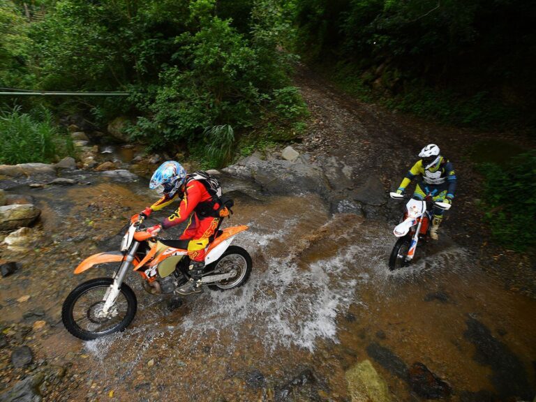 Motoadventures Costa Rica - Crossing a River (1)